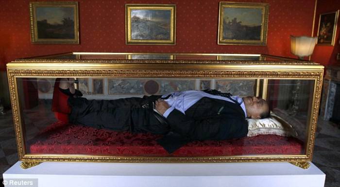 Геи похоронили Сильвио Берлускони