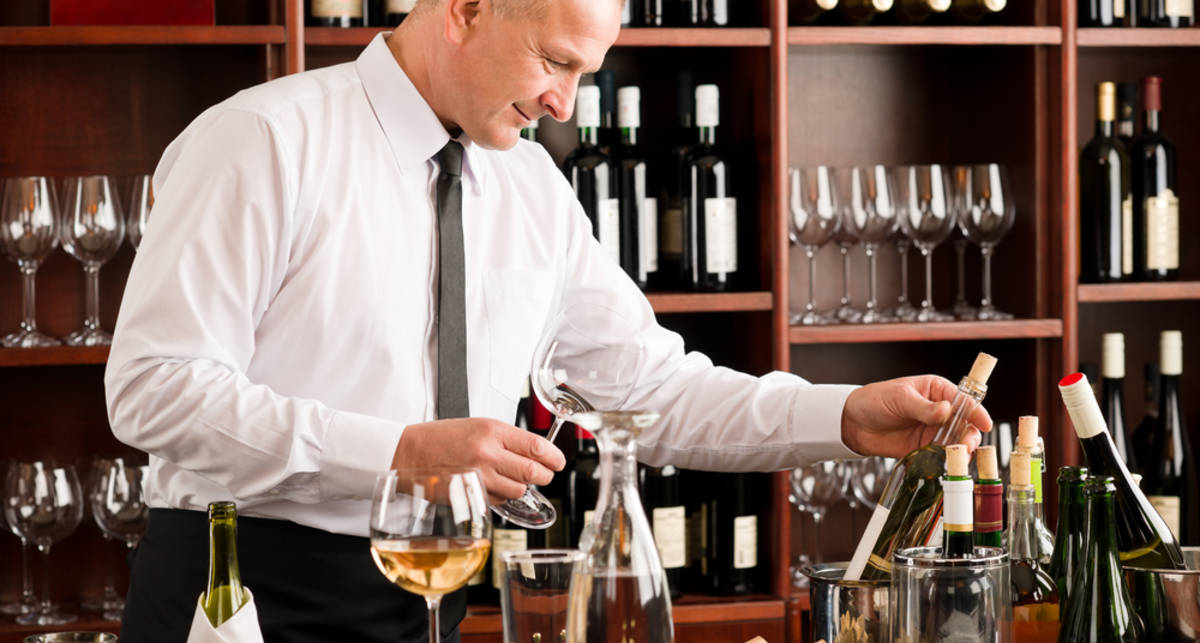 Как правильно пить вино в ресторане