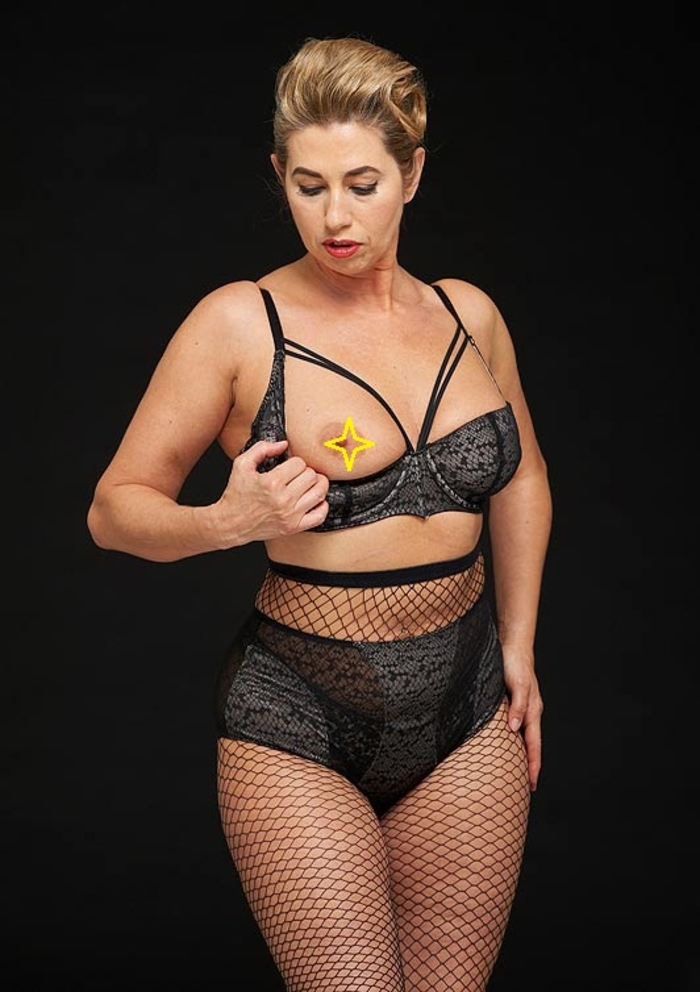 53-летние фанатки Мадонны оголились вслед за ней