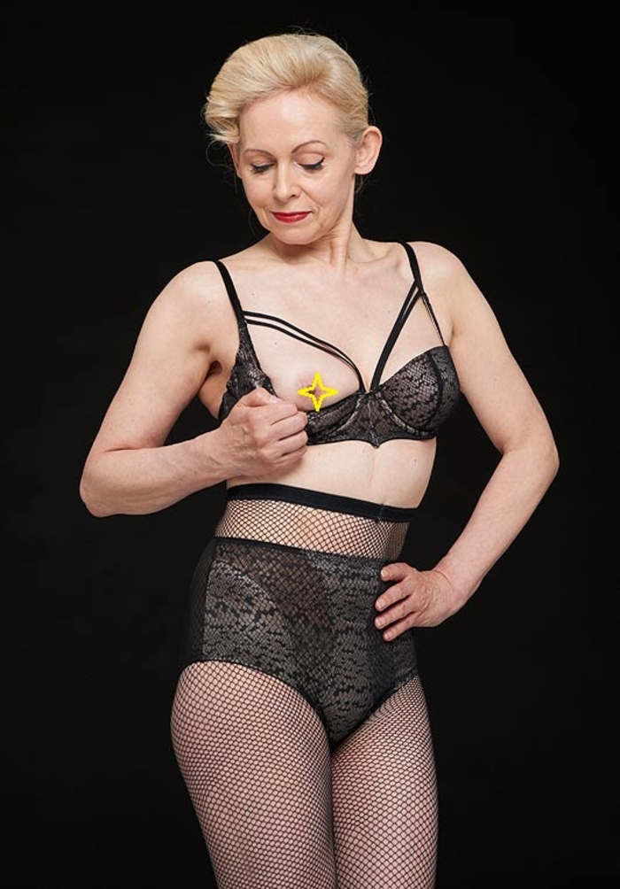 53-летние фанатки Мадонны оголились вслед за ней