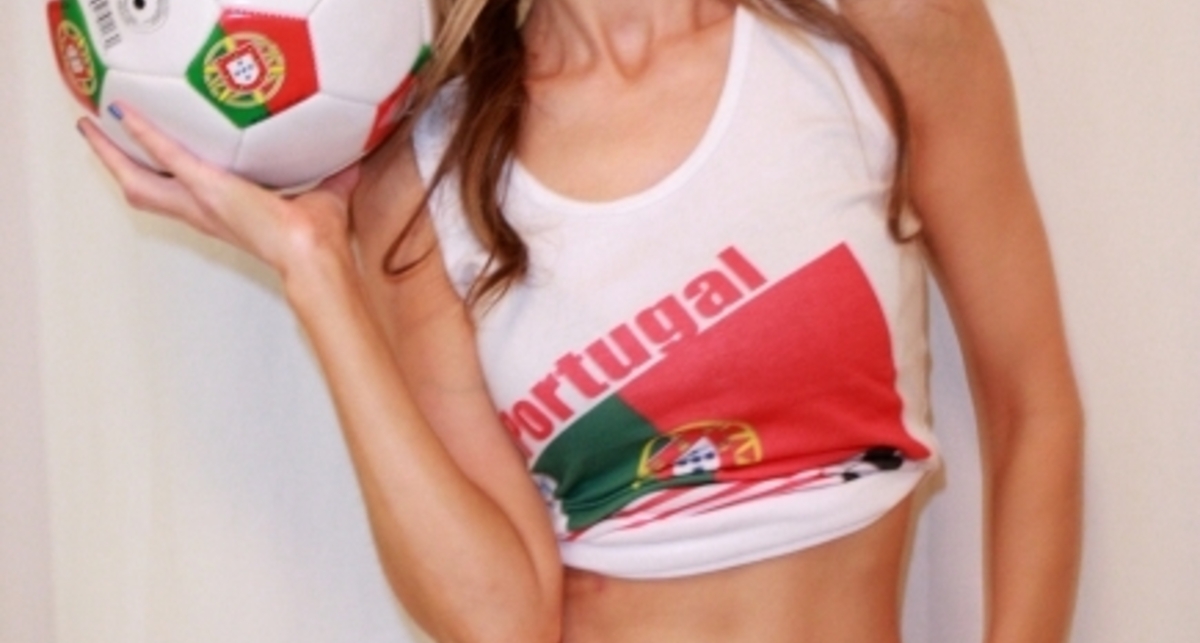 Португальская звезда снялась для сборной