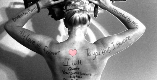 Армейские жены обнажаются против самоубийств