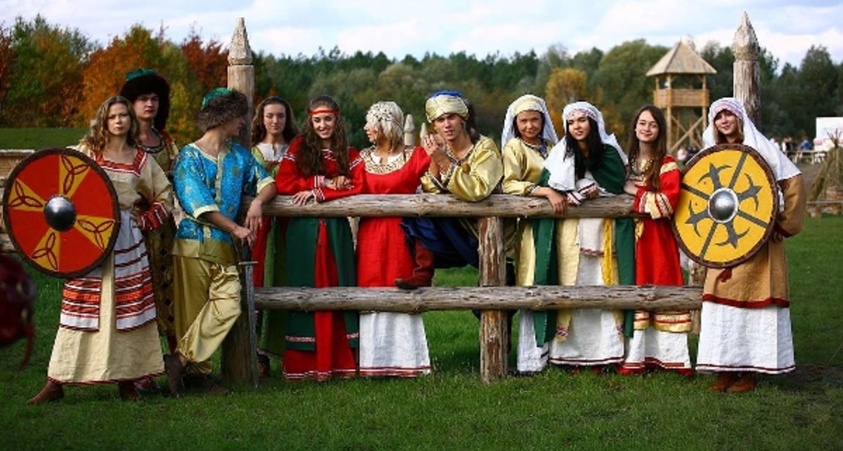 Красавицы Древней Руси идут под Киев