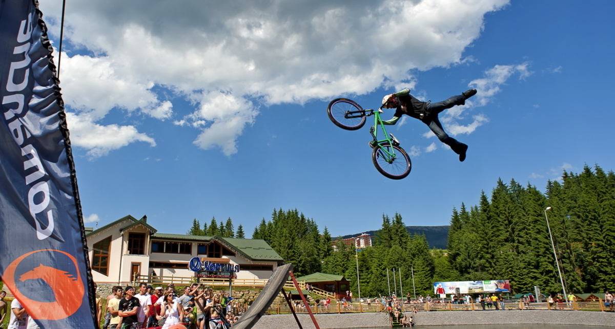 Буковель встретил жару вело-отдыхом