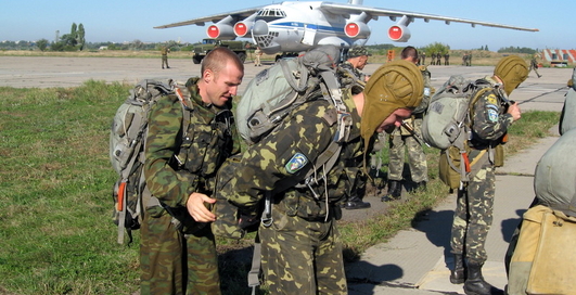 Десантники Украины прыгают по-новому