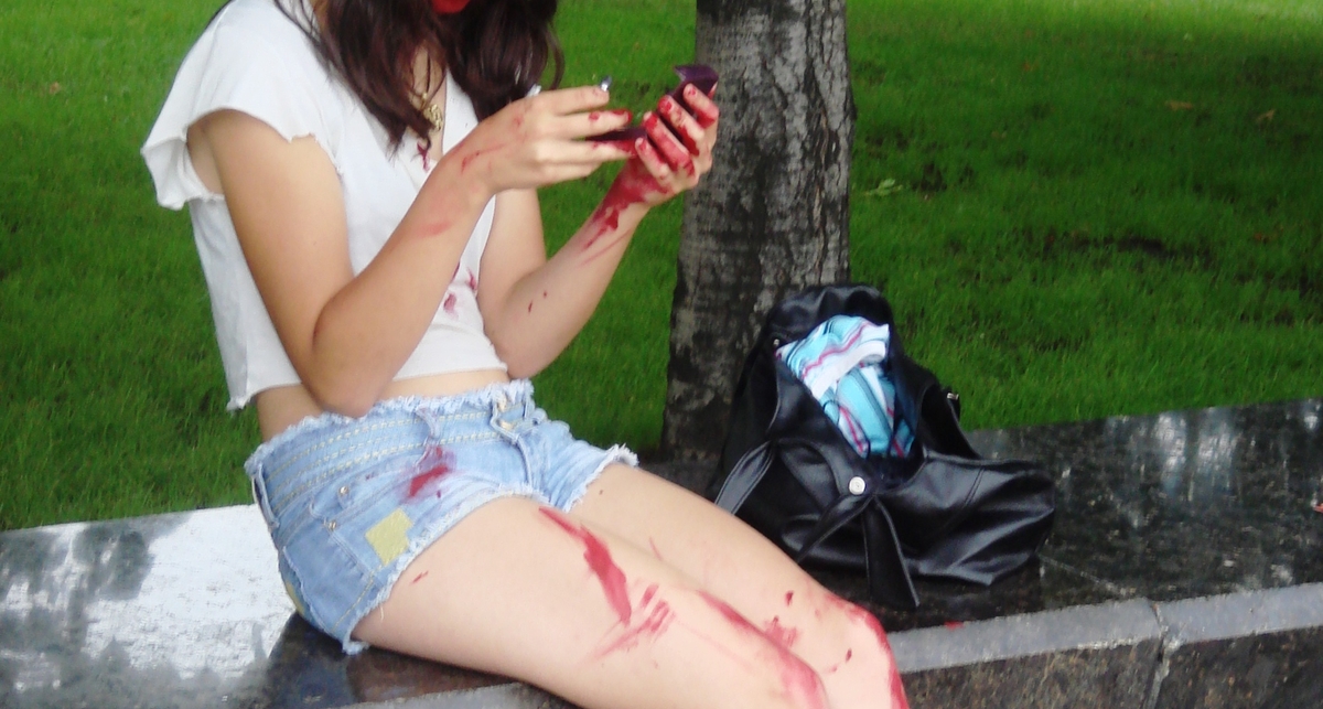 Донецк отметил Пятницу-13 парадом зомби