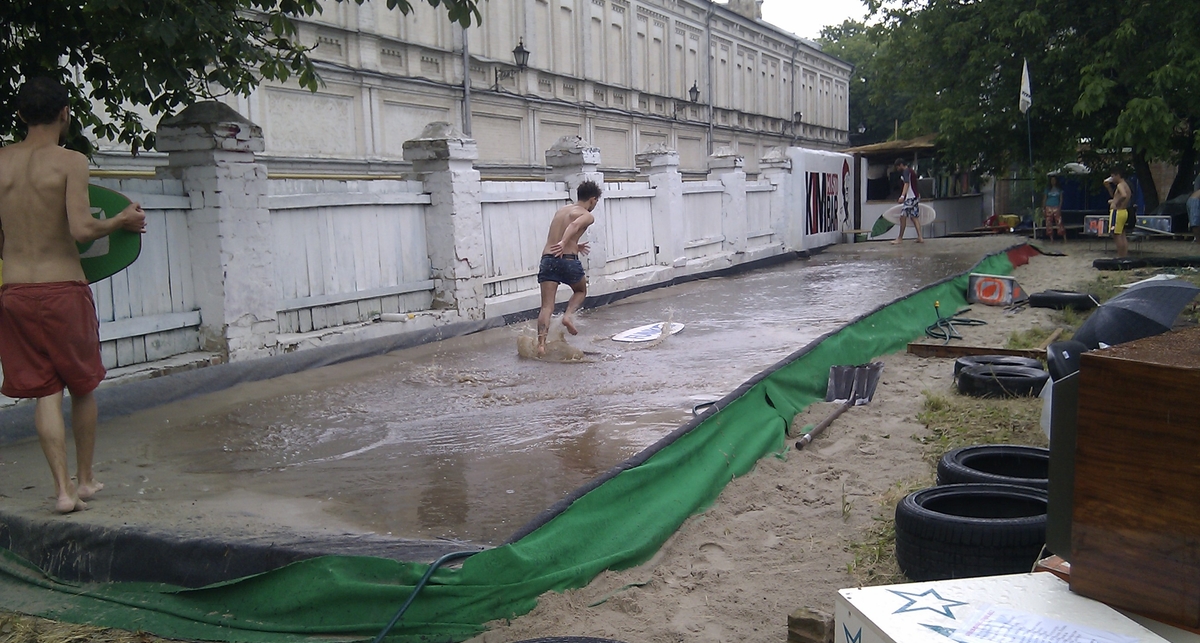 В киевской Лавре устроят мини-серфинг