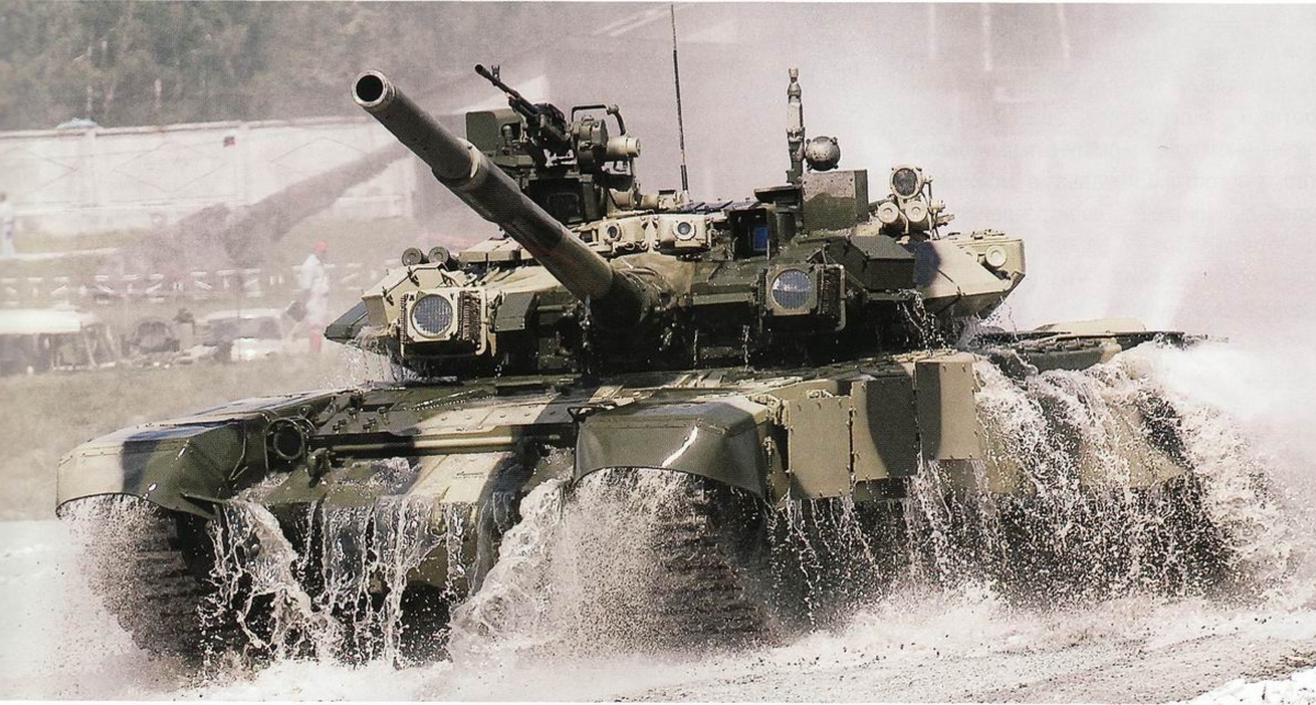 Танк Т-90 взял пятиметровую глубину