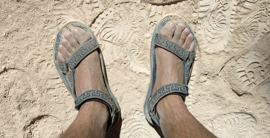Обувь для лета: как носить сандалии