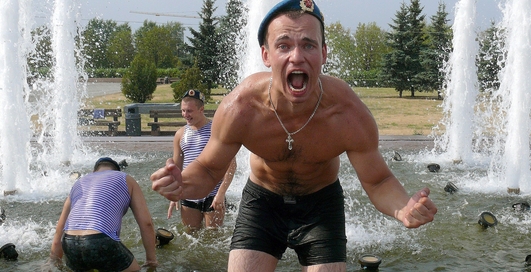 День ВДВ: подводные атаки в фонтанах