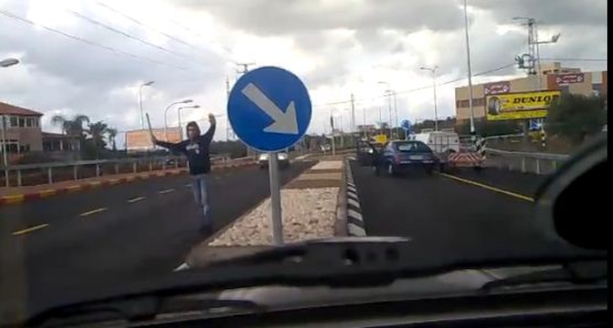 Автомобилисту: как уйти от парня с битой