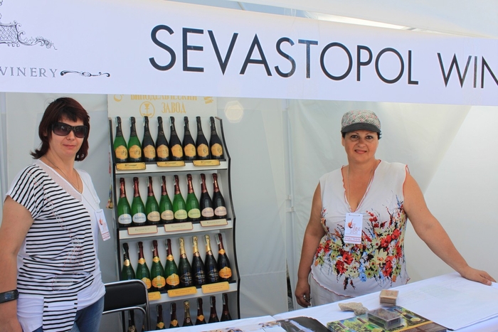 Art Wine, день первый: чай и богини Херсонеса Art Wine, день первый: чай и богини Херсонеса