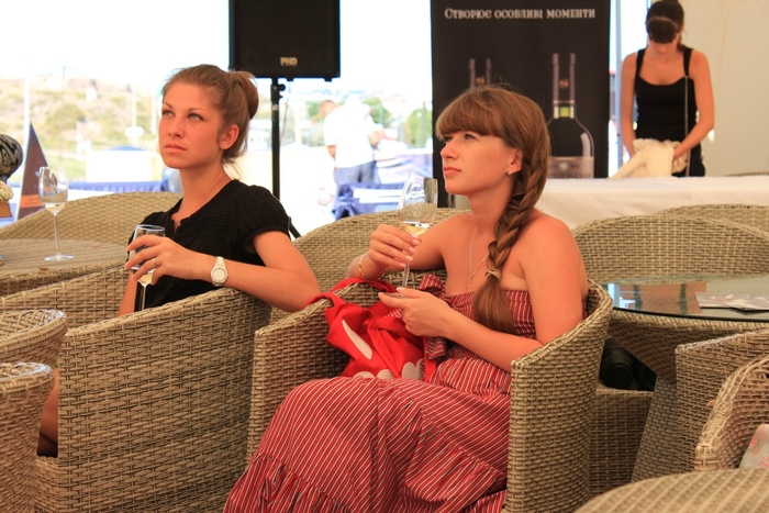 Art Wine, день второй: брют, модели, скрипачки