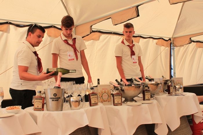 Art Wine, день второй: брют, модели, скрипачки