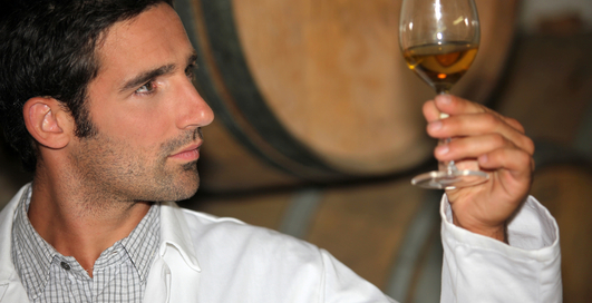 Совет дня от сомелье: крути вино - так дешевле