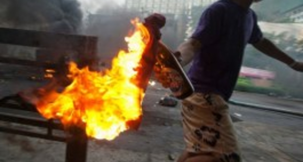 Коктейль Молотова для детей: Тунис учит убивать