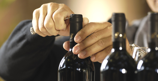 Совет дня от сомелье: открыл вино - допей