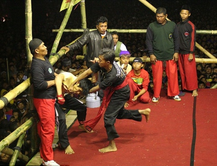 Божья кара: Кровавая драка в религиозной школе