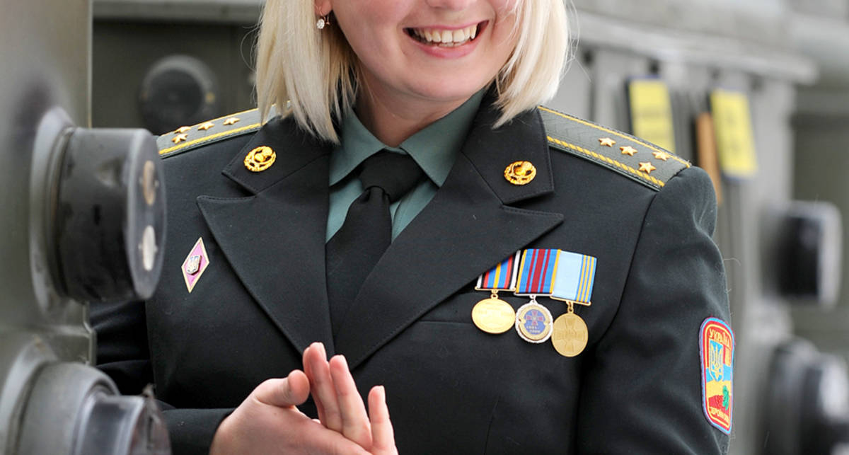 С днем вооруженных сил, Украина: девочки в армии
