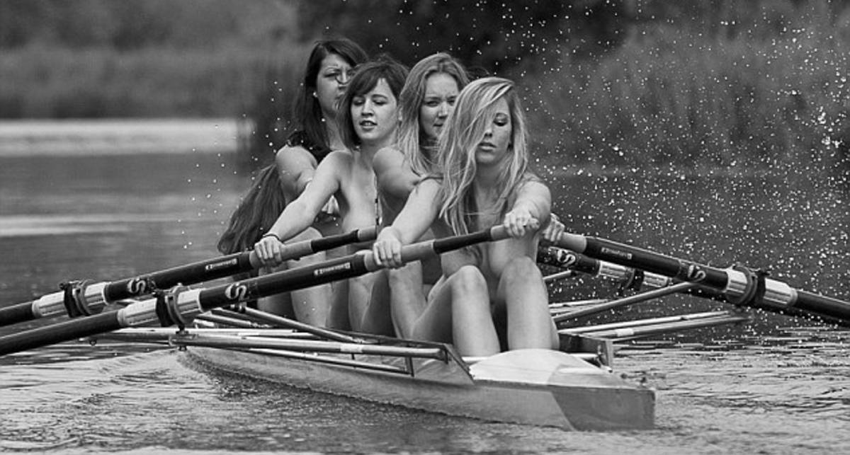 Девушки с веслом: студентки в календаре