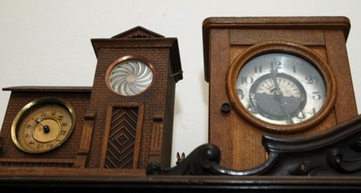 Старинные часы: как хранить раритеты