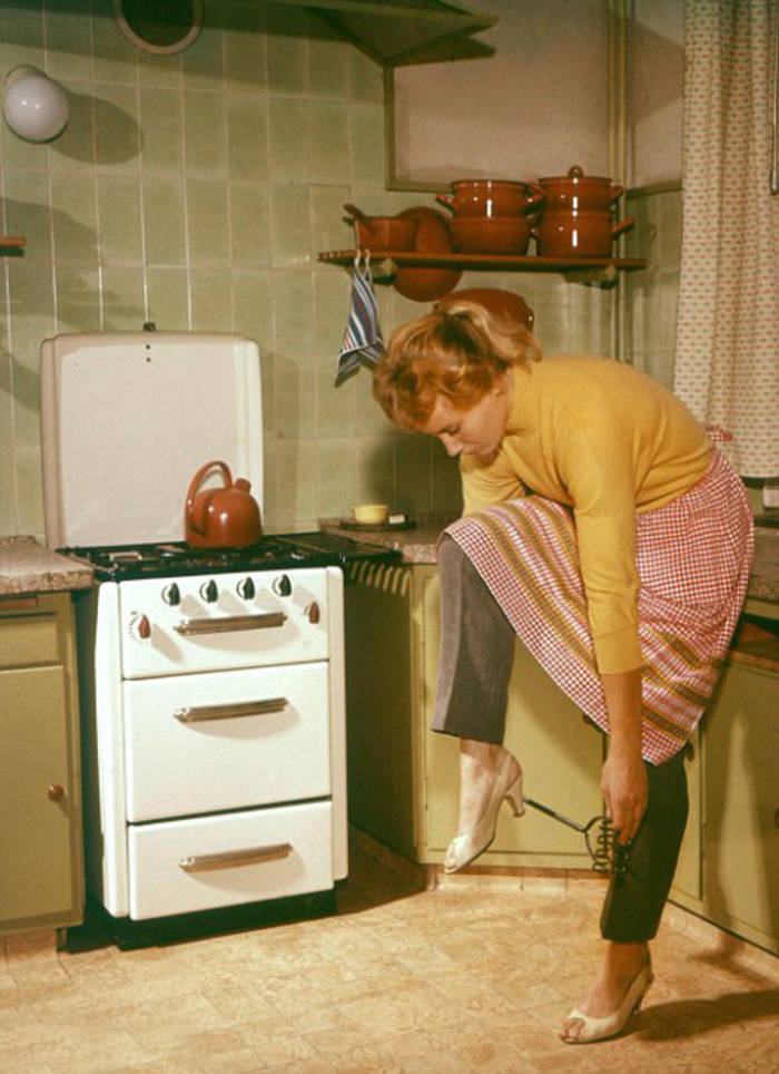 Сексуальная уборка: домохозяйки 50-х