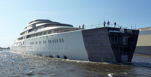 Azzam на воде: самая большая яхта в мире