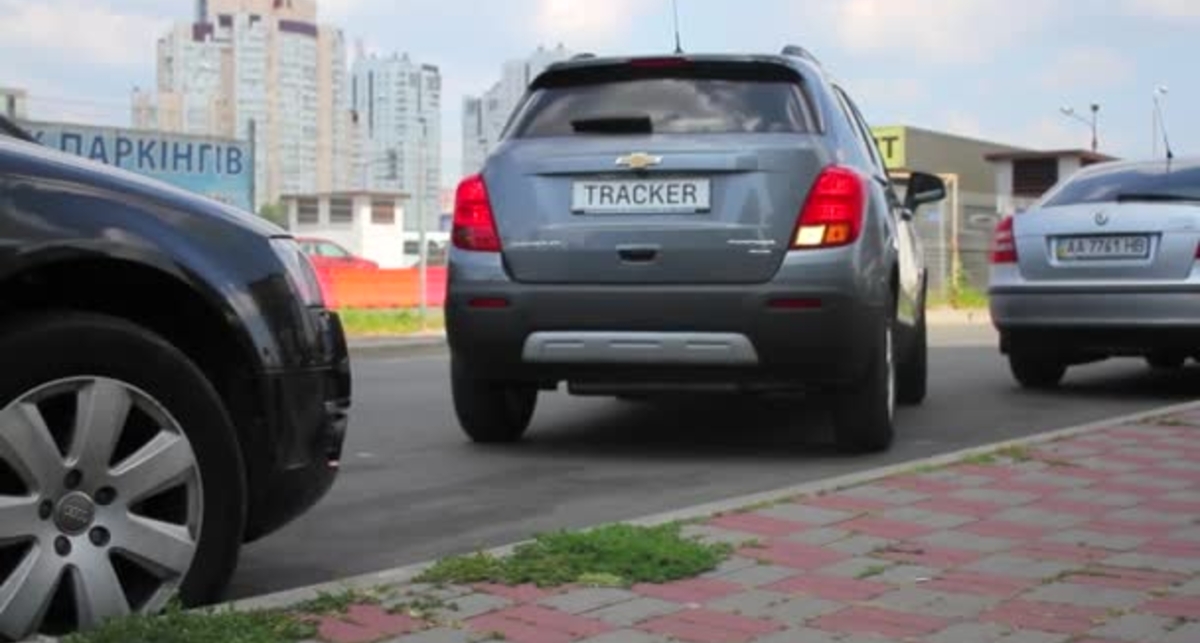 Парковка передним ходом на бордюре