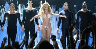 Награждение с обнажением: Леди Гага на празднике MTV