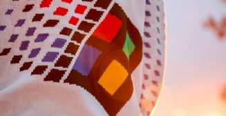 Microsoft представили уродливый рождественский свитер, который хотят все (ну или почти все)