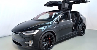 Если ты олигарх или депутат: Появилась бронированная Tesla Model X