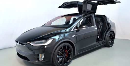 Если ты олигарх или депутат: Появилась бронированная Tesla Model X