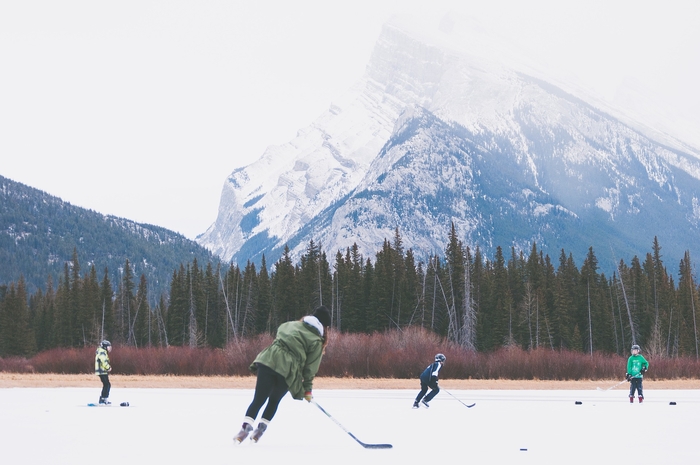 Катание на коньках и хоккей - разница небольшая