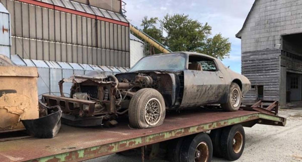 В заброшенном гараже через 40 лет нашли редкий авто легендарного актер