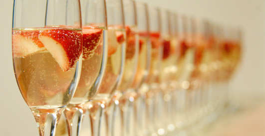 6 необычных новогодних коктейлей на основе шампанского