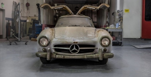 Легендарный Mercedes с "крыльями чайки" простоял в гараже больше 50 лет
