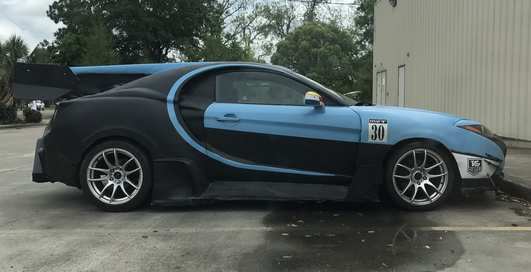 Мужчина превратил бюджетный Hyundai в гиперкар Bugatti Chiron