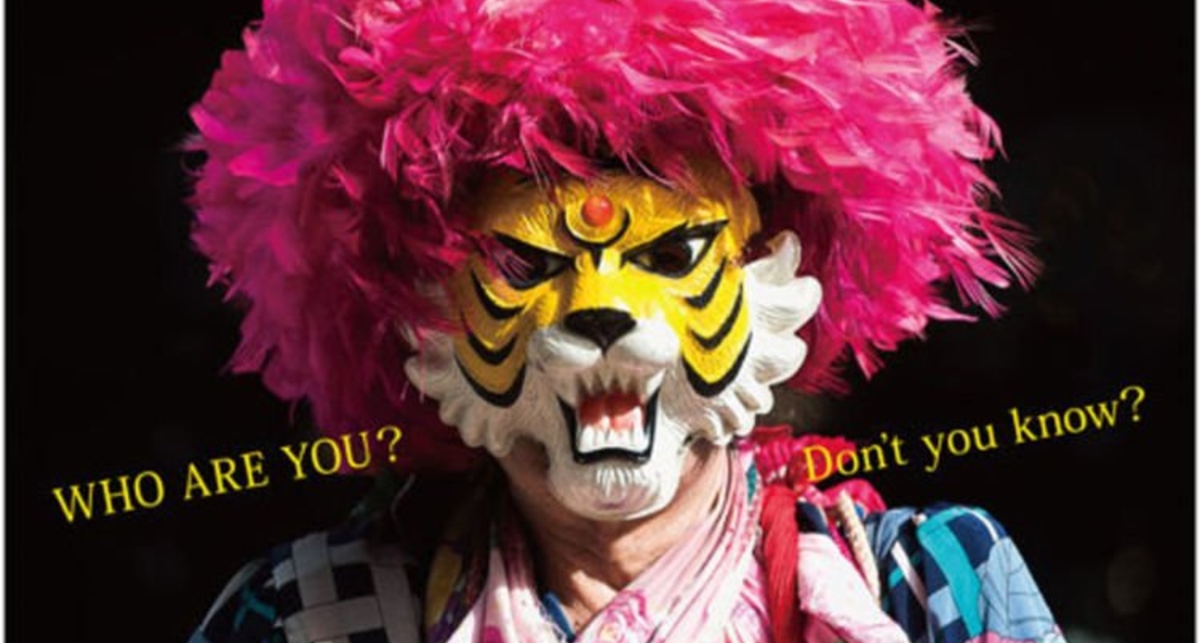 Мужчина 45 лет живет в маске тигра. Он считает, что он тигр