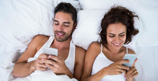 Секс в опасности: ученые доказали негативное влияние смартфонов на интимную жизнь