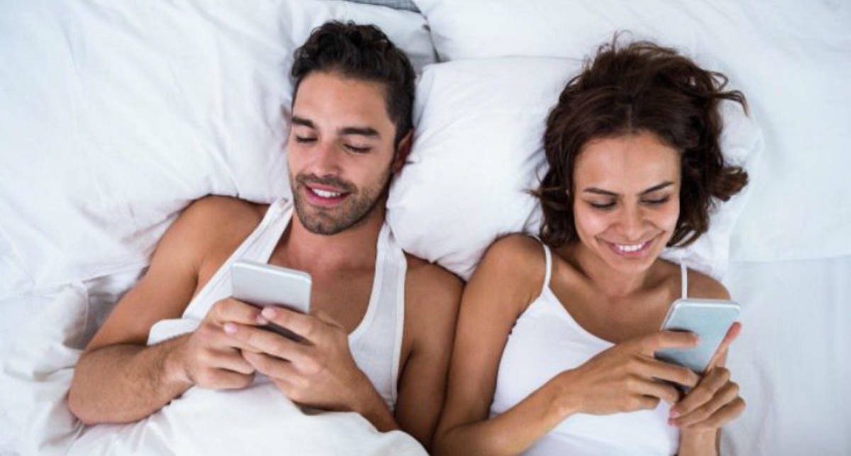 Секс в опасности: ученые доказали негативное влияние смартфонов на интимную жизнь