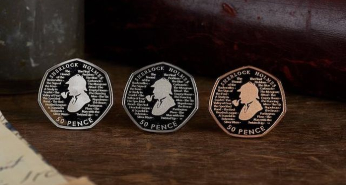 В Британии выпустили монеты с Шерлоком Холмсом, где текст можно прочесть лишь с лупой